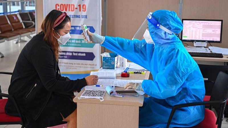 Covid-19 ở Việt Nam tối 17/10: Có 3.193 ca mắc mới tại 48 tỉnh, thành; Ghi nhận 63 ca tử vong; Hà Nội thêm 15 ca, 5 ca về từ vùng dịch