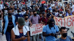 Bất chấp cảnh báo, dòng người di cư Trung Mỹ vẫn ùn ùn đổ về Mỹ