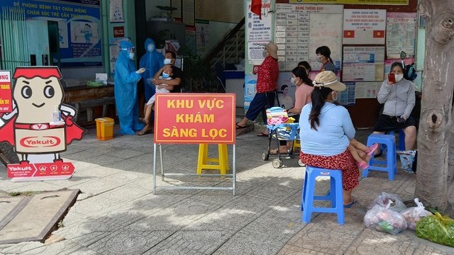 Covid-19 sáng 26/10: Vẫn còn 3.135 bệnh nhân nặng; Các cơ sở y tế sẵn sàng điều trị bệnh nhân cấp độ 4; ĐBQH 'hiến kế' để học sinh đi học an toàn