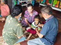 Trùm chăn kín đầu, bé gái duy nhất thoát chết trong vụ xả súng ở nhà trẻ Thái Lan