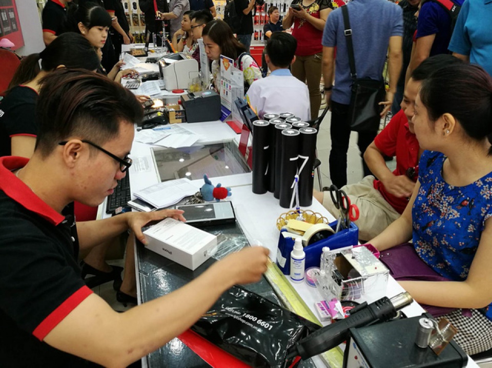 iPhone 7/ 7 Plus "xách tay" giảm giá sâu