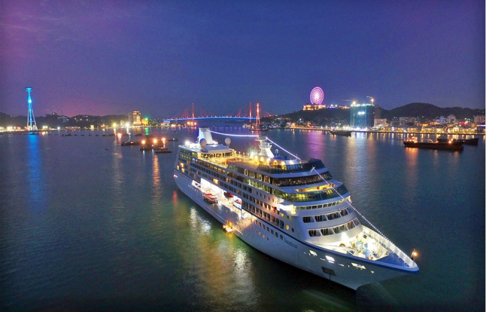 Quảng Ninh chuyển mình mạnh mẽ từ phát triển dịch vụ