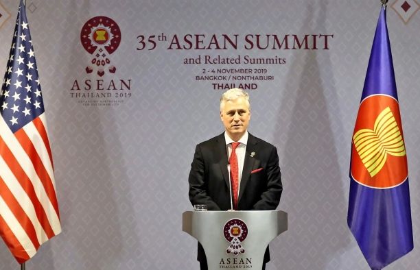 Mỹ đang nhường “sân chơi” châu Á cho Trung Quốc?