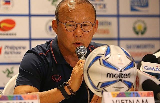 HLV Thái Lan tới muộn, HLV Park Hang – seo nổi giận trong buổi họp báo