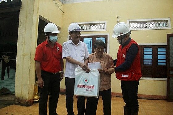 Cứu trợ khẩn cấp các hộ dân tỉnh Quảng Ngãi bị thiệt hại do mưa bão Cứu trợ khẩn cấp các hộ dân tỉnh Quảng Ngãi bị thiệt hại do mưa bão