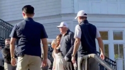 Hành động bất ngờ của ông Trump khi biết tin thất cử