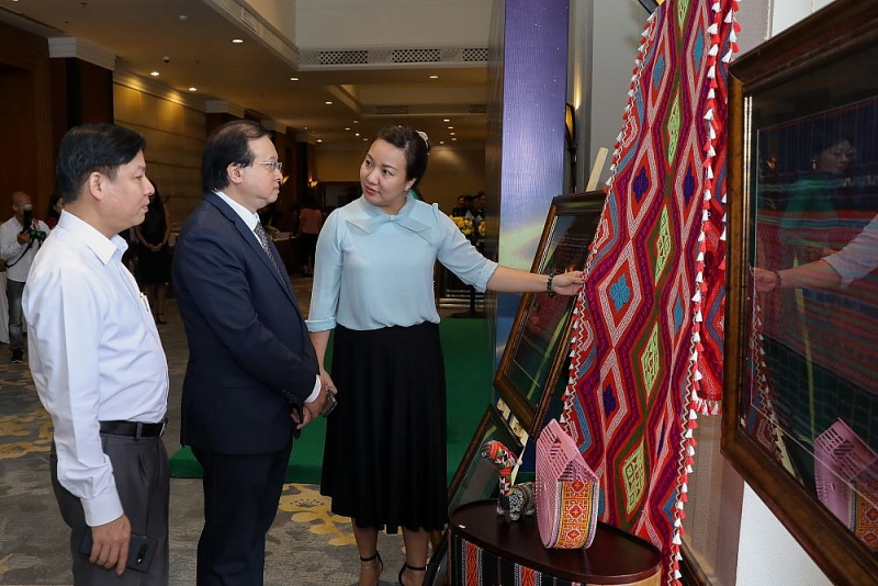 Nhiều đoàn nghệ nhân quốc tế tham dự Lễ hội văn hóa thổ cẩm Việt Nam 2020 Nhiều đoàn nghệ nhân quốc tế tham dự Lễ hội văn hóa thổ cẩm Việt Nam 2020