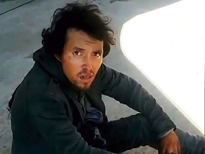 Sống sót thần kỳ sau 2 giờ bám càng máy bay đến Mỹ