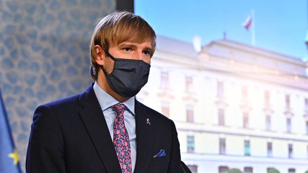 Bộ trưởng Y tế Czech mắc Covid-19