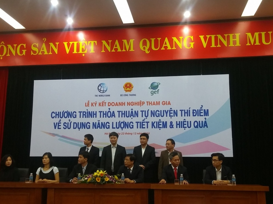 Bảy doanh nghiệp cam kết sử dụng năng lượng tiết kiệm