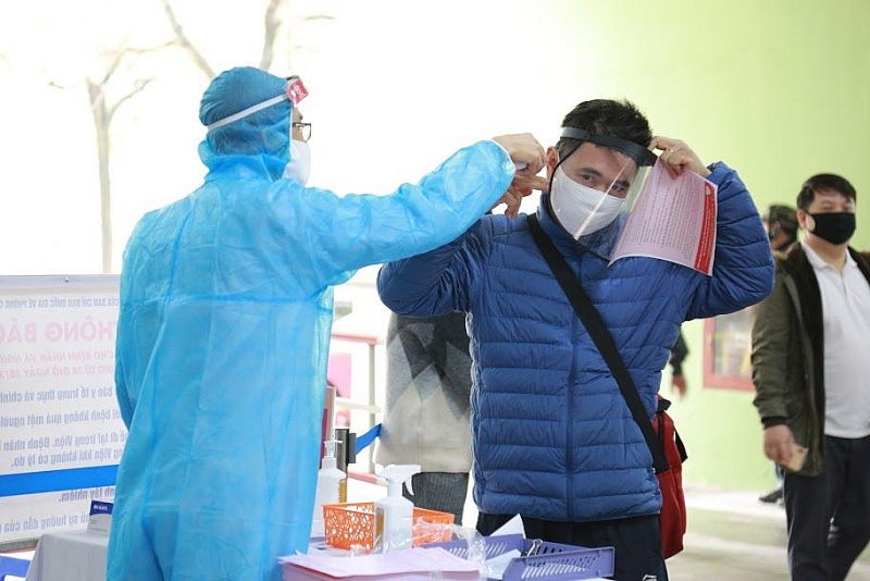 Covid-19 ở Việt Nam chiều 16/12: Đã nửa tháng chưa ghi nhận ca mắc mới trong cộng đồng Covid-19 ở Việt Nam chiều 16/12: Đã 15 ngày chưa có ca mắc mới trong cộng đồng, một bệnh nhân tiên lượng rất nặng