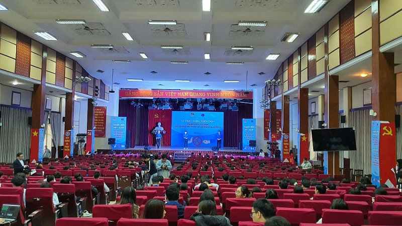 Gần 1.000 sinh viên nói không với thuốc lá Gần 1.000 sinh viên nói 'không' với thuốc lá và thuốc lá điện tử