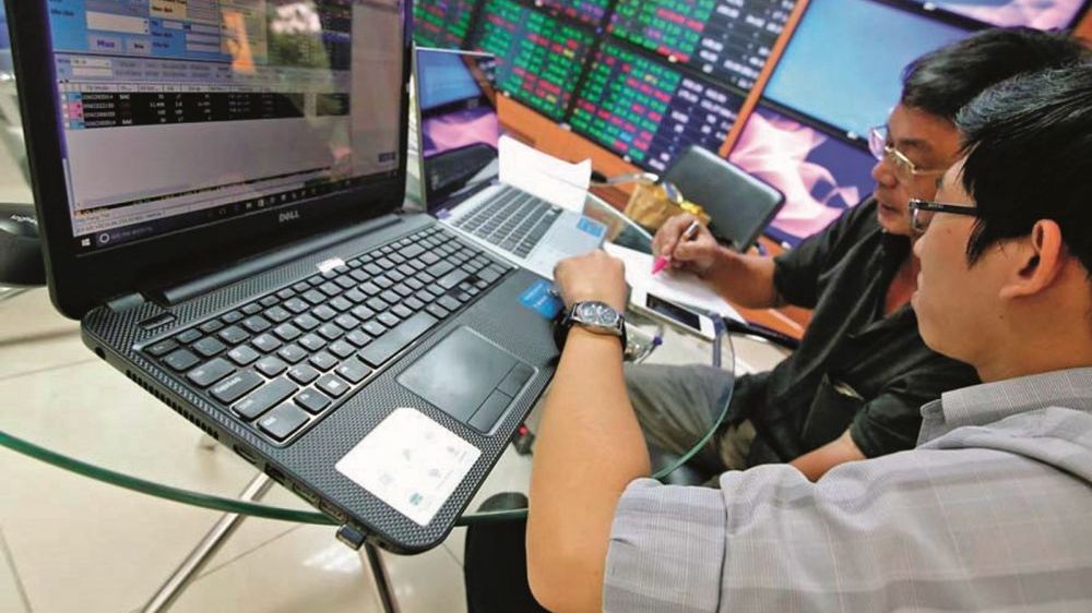 Thị trường chứng khoán ngày 30/12: Điểm sáng cổ phiếu họ VIN, VN-Index đỏ nhẹ, HNX rung lắc mạnh