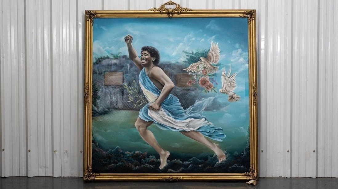 Đấu giá trực tuyến hàng chục món đồ của huyền thoại sân cỏ Maradona