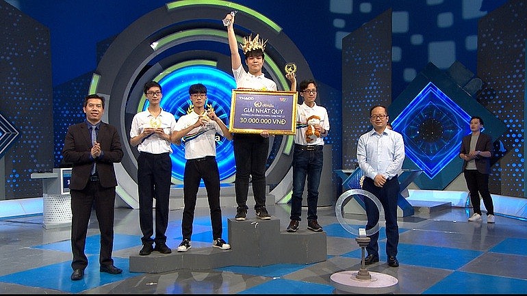 Thắng như chẻ tre, nam sinh Thái Bình giành vé đầu tiên vào Chung kết Olympia năm thứ 22 Thắng như chẻ tre, nam sinh Thái Bình giành vé đầu tiên vào Chung kết Olympia năm thứ 22