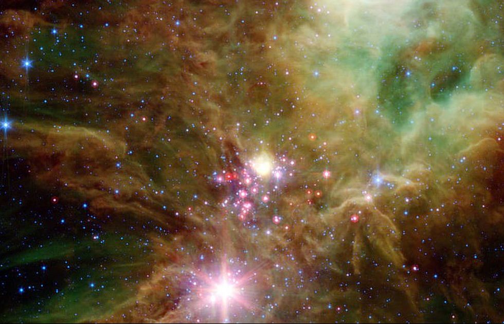 Kính viễn vọng không gian của NASA chụp được hình ảnh những bông tuyết vũ trụ