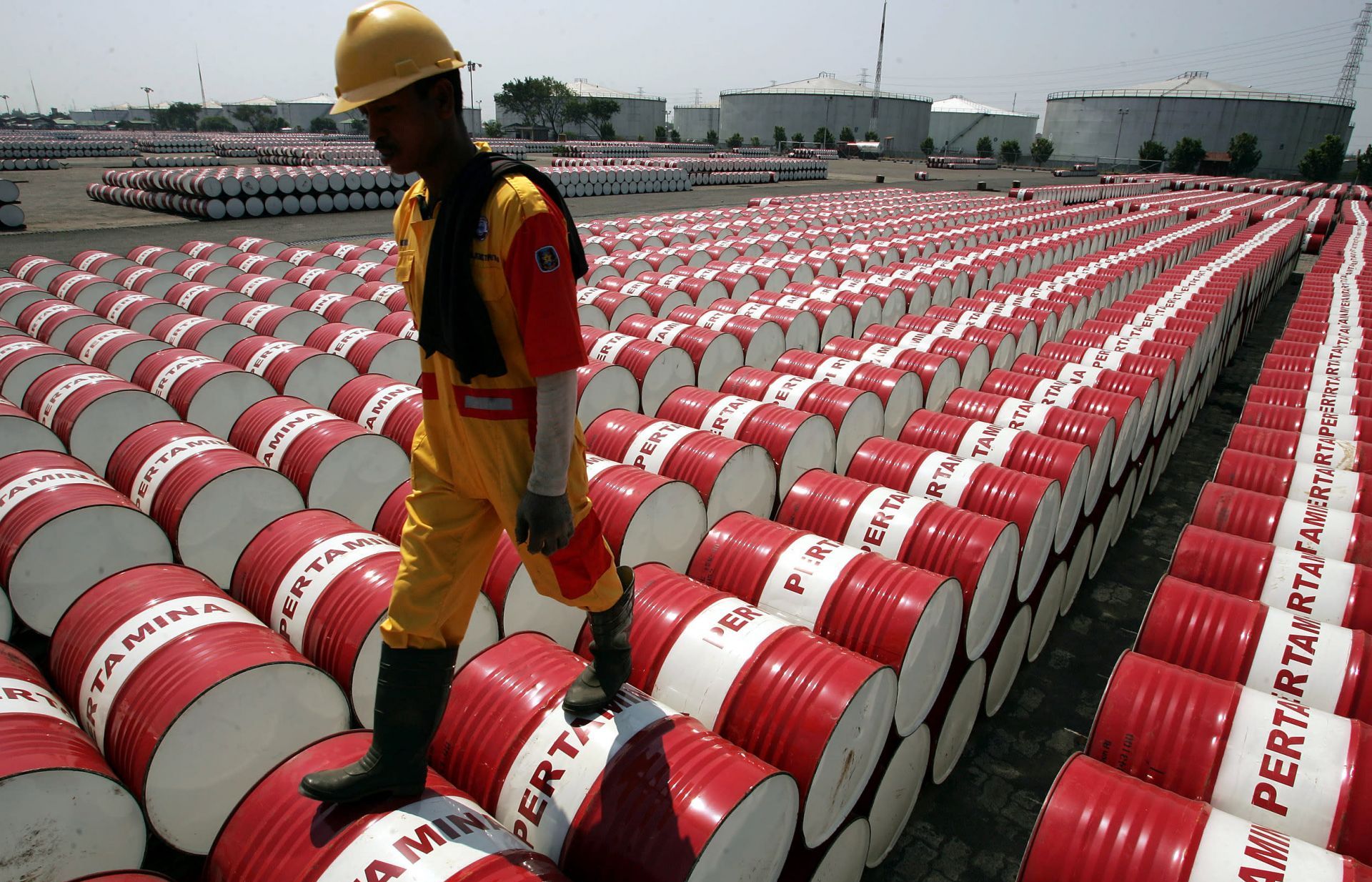 Giá dầu, giá vàng tăng mạnh sau vụ Iran phóng tên lửa vào các căn cứ quân sự Mỹ tại Iraq