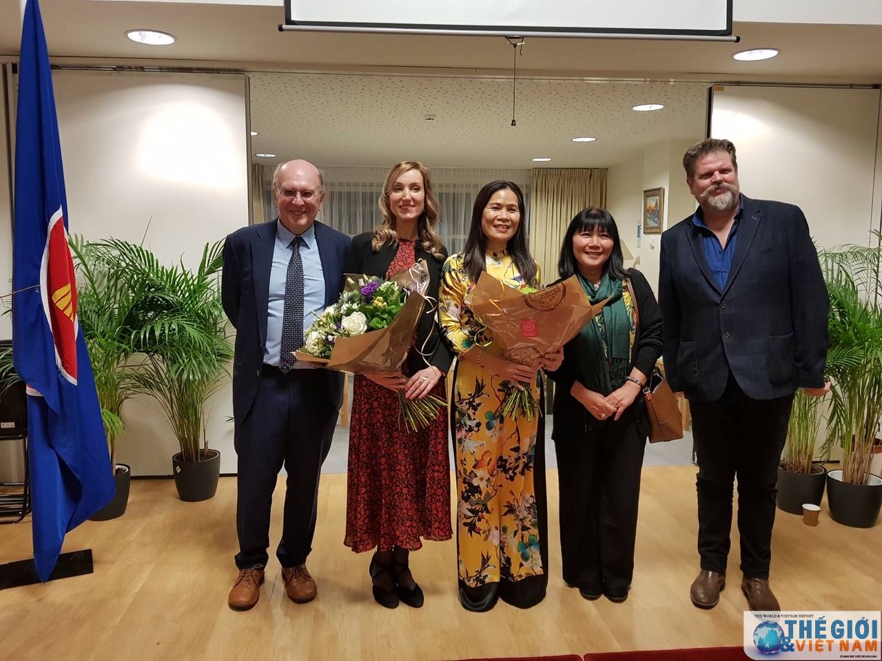 Đại sứ quán Việt Nam tại Hà Lan truy tặng Huân chương Hữu nghị cho nhà làm phim Joris Ivens dai su quan viet nam tai ha lan truy tang huan chuong huu nghi cho nha lam phim joris ivens