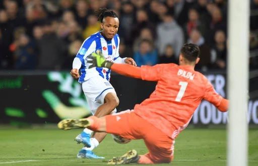 Văn Hậu dự bị trong ngày Heerenveen bại trận trước Feyenoord