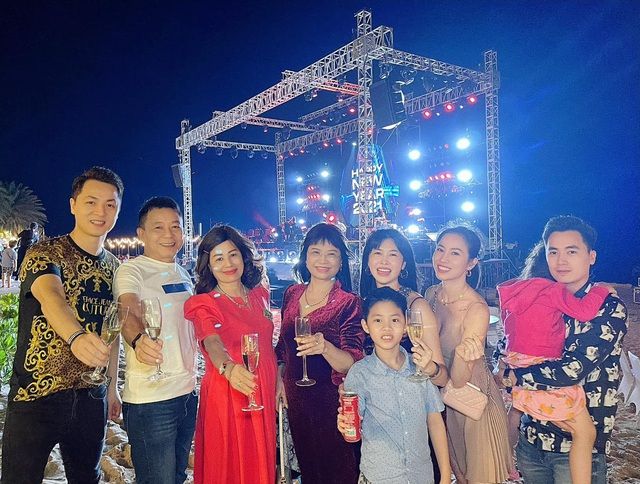 Sao Việt làm gì trong ngày đầu năm 2021?