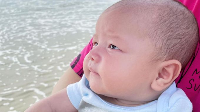 Hồ Ngọc Hà lần đầu khoe rõ mặt con trai