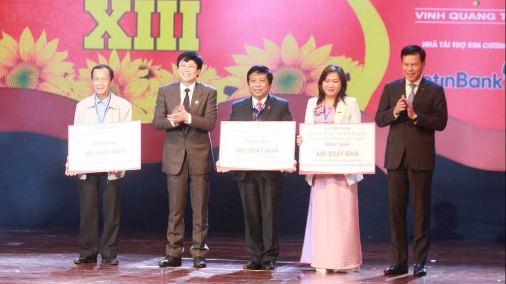 Hào khí Việt Nam - Vinh quang thời đại Hồ Chí Minh