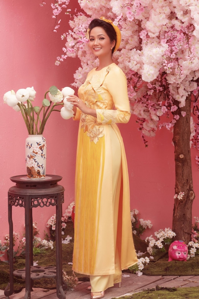 tet gian di cua co hoa hau dep nhat the gioi 2018