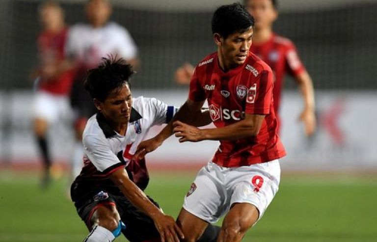 Đặng Văn Lâm dự bị, Muangthong United thất bại trên đất Campuchia