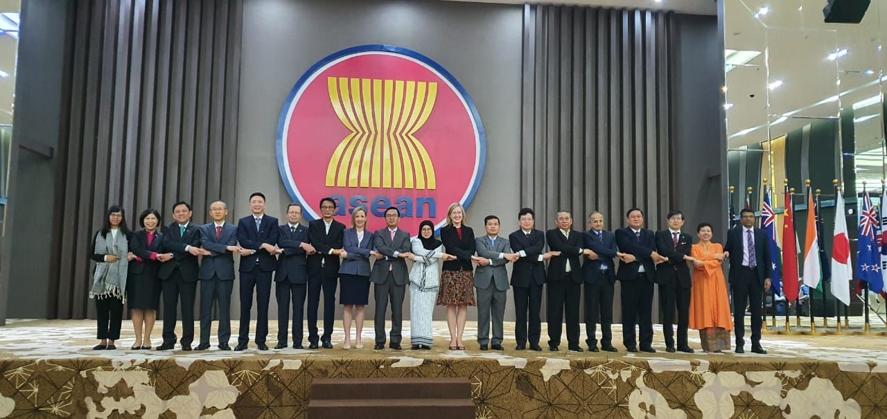 Đại sứ các nước thành viên Cấp cao Đông Á họp tại Jakarta dai su cac nuoc thanh vien cap cao dong a hop tai jakarta