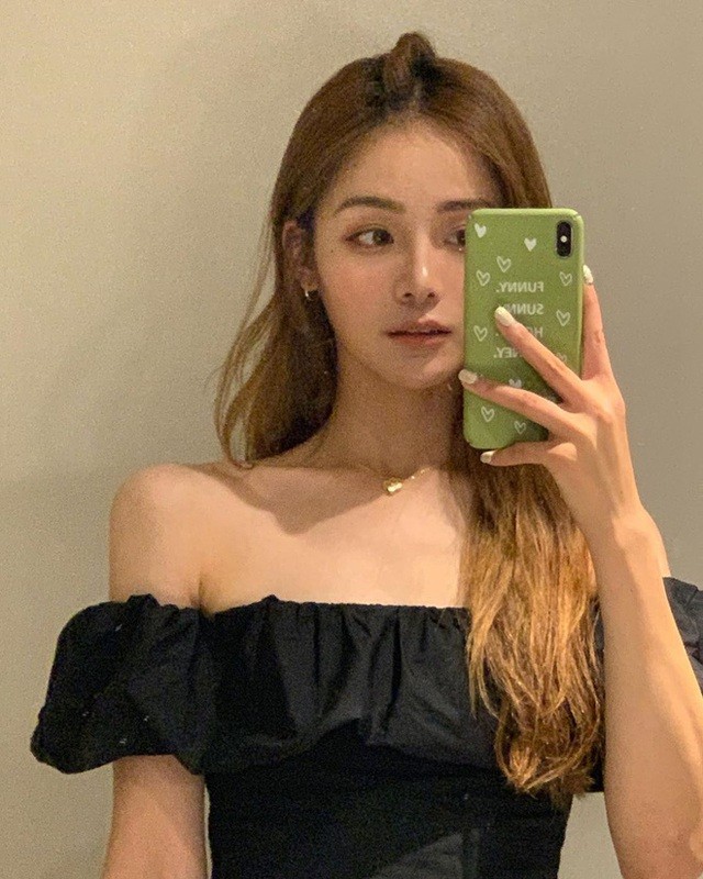 Ngắm nhan sắc Lưu Á Tây, diễn viên qua mặt Lưu Diệc Phi khi nhận đề cử giải SAGs 2021