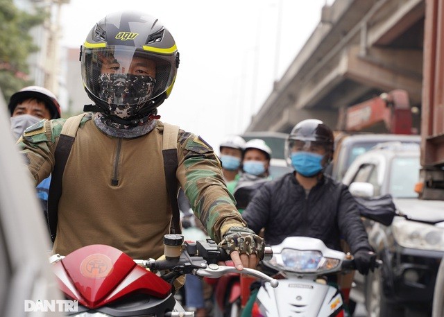 Đường phố cửa ngõ Hà Nội tắc nghẽn, ùn ứ do người dân đổ về quê nghỉ Tết Nguyên đán sớm