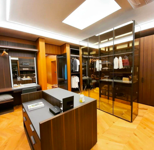 Phòng thay đồ ấn tượng và sang, xịn