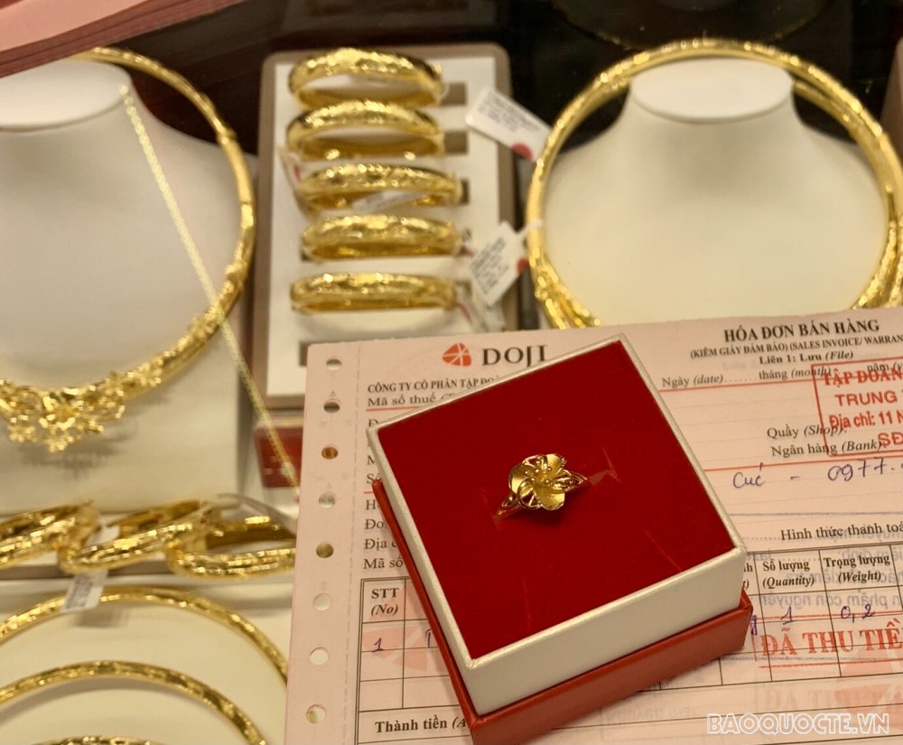 Ngày vía Thần Tài 2021: 'Né' Covid-19, người dân tấp nập đặt lệnh mua vàng online Ngày vía Thần Tài 2021: 'Né' Covid-19, người dân tấp nập đặt lệnh mua vàng online