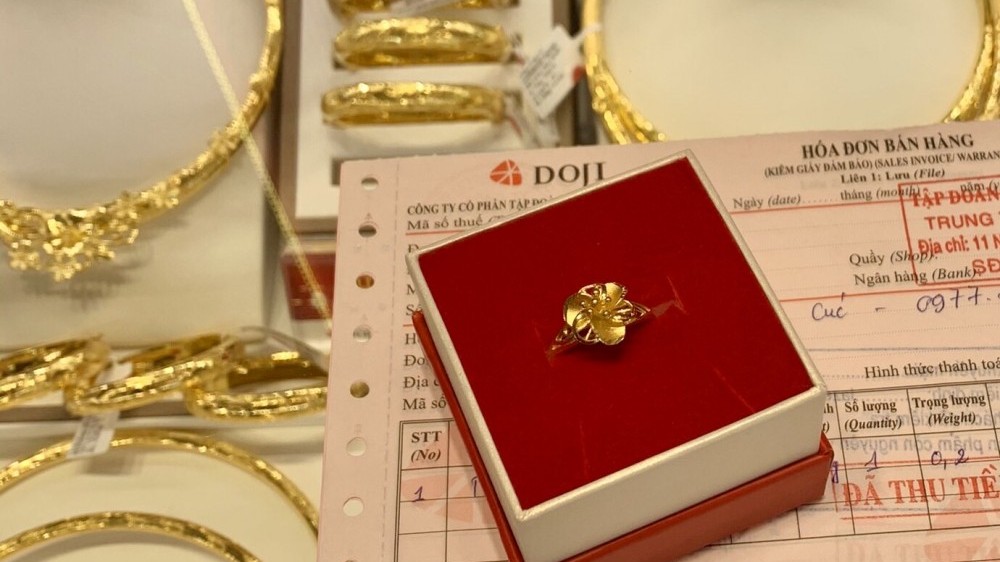 Ngày vía Thần Tài 2021: 'Né' Covid-19, người dân tấp nập đặt lệnh mua vàng online