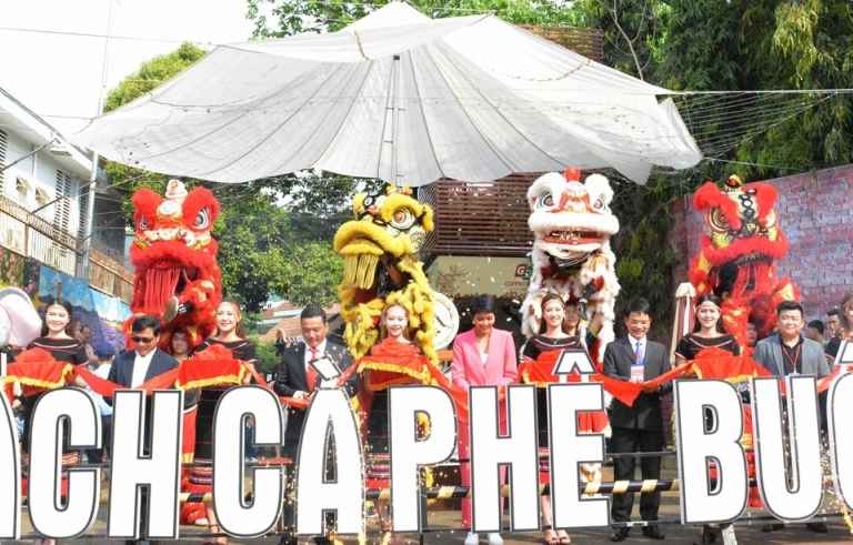 Khai trương Đường sách Cà phê đầu tiên ở Tây Nguyên