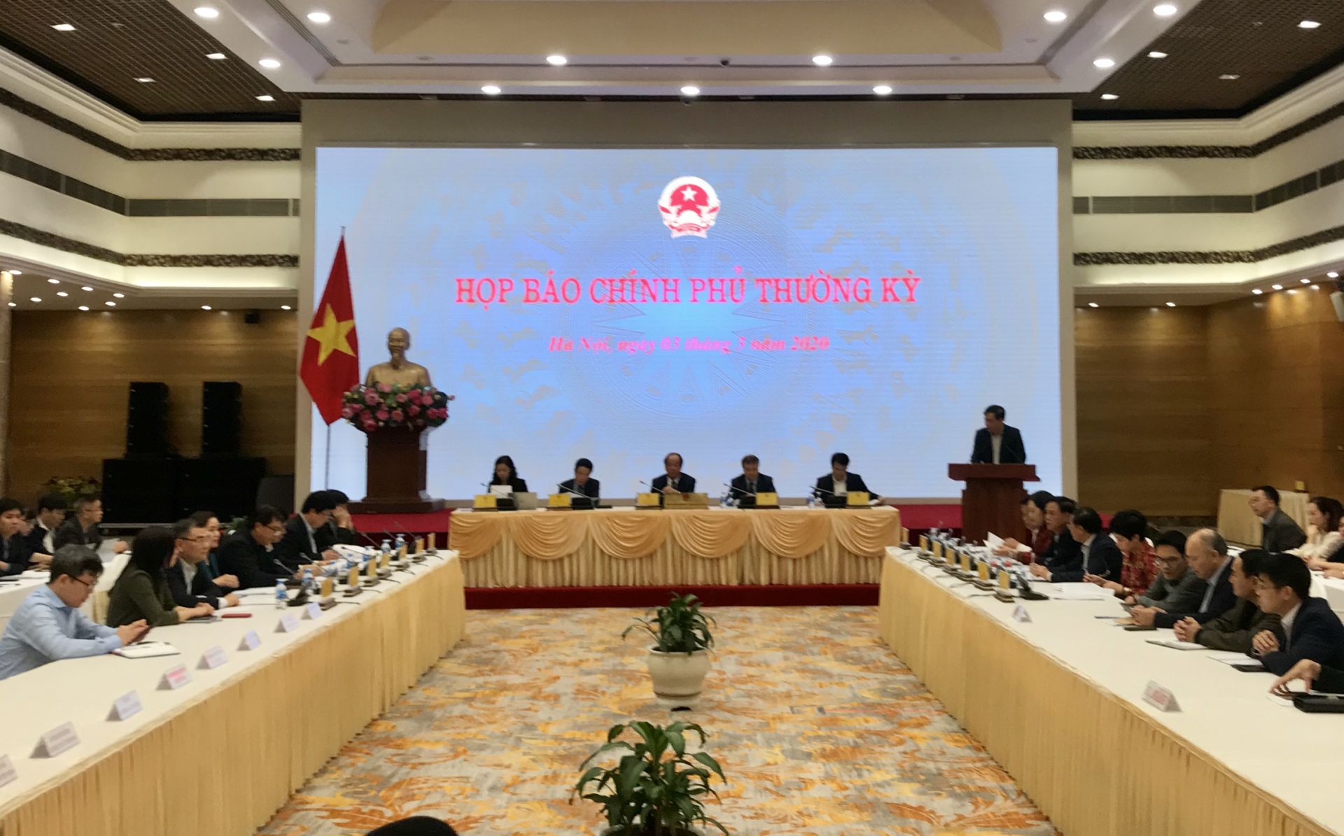 kinh te viet nam dang gap nhieu kho khan boi dich benh covid 19