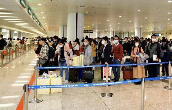 Gần 7.000 người Việt về nước từ các 'tâm dịch' Covid-19 trong ngày 18/3