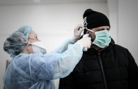 cung nhau o nha va giup do nguoi gia trong mua dich covid 19 tai phap