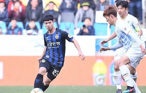 Công Phượng vẫn bị “trói” bởi áp lực ở Incheon United?