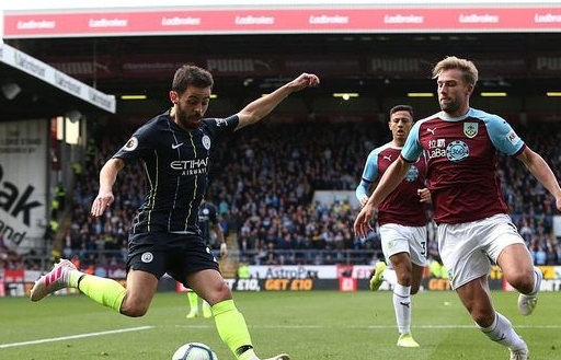 Thắng nhọc nhằn Burnley, Man City trở lại ngôi đầu bảng