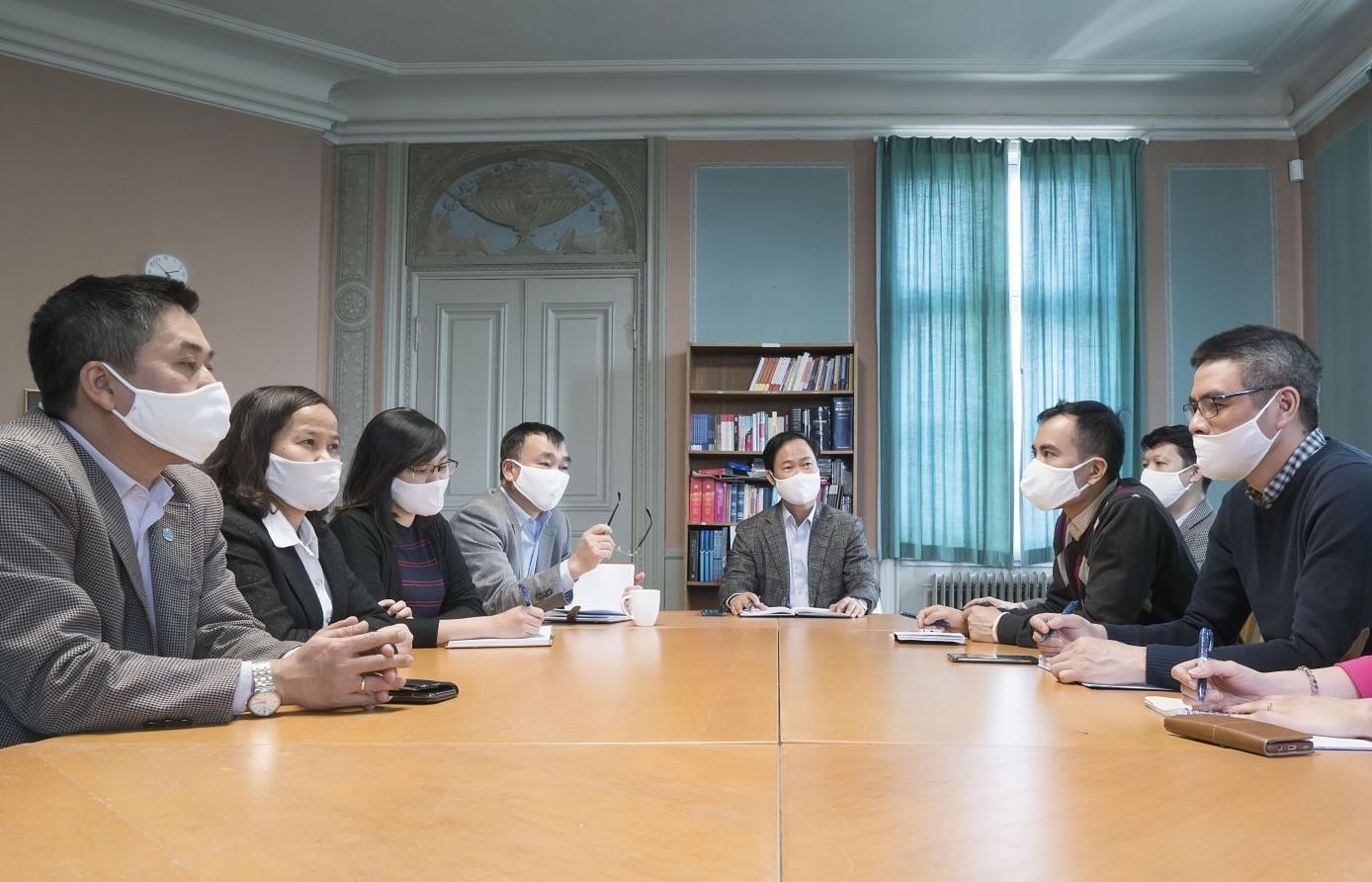 'Chị Thanh Tâm' ở ĐSQ Việt Nam tại Thụy Điển hỗ trợ bà con sở tại chống dịch Covid-19