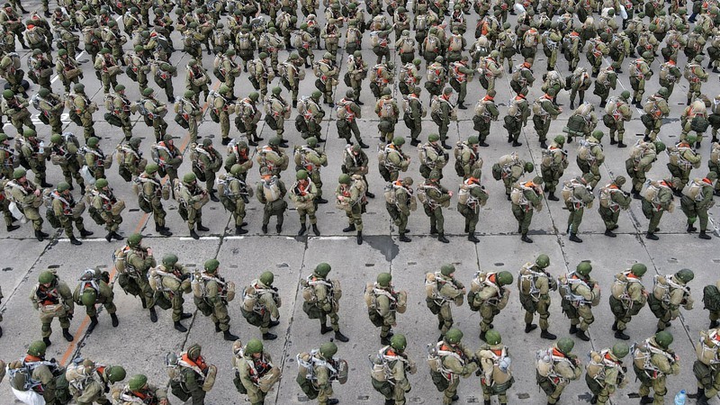 Nga rút quân ở biên giới Ukraine, EU nói gì?