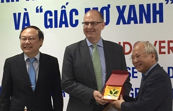 Trao tặng 196 bức tranh “Đan Mạch trong mắt em 2018” cho các bệnh nhân nhi