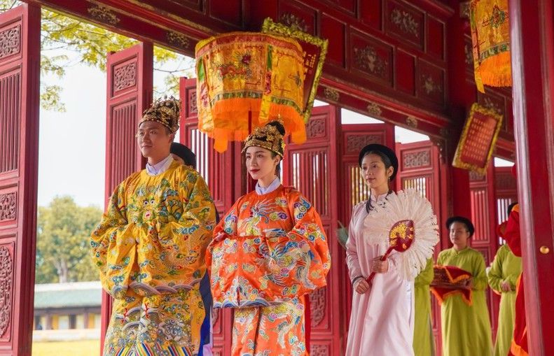 MV dựa trên chuyện tình Hoàng hậu Nam Phương của Hòa Minzy thu hút 40.000 người xem trực tuyến