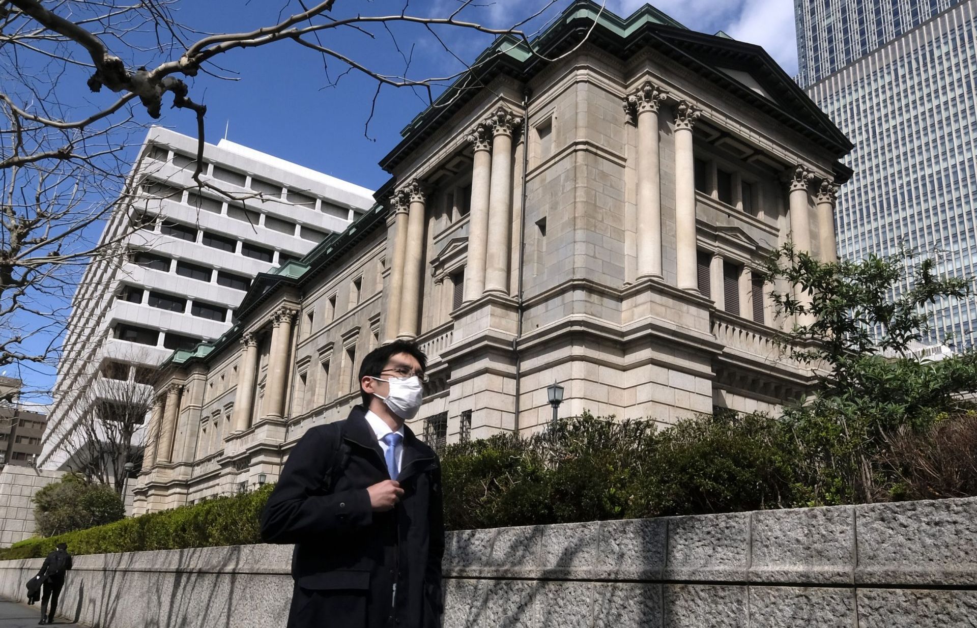 Dịch Covid-19: Điều tồi tệ nhất với nền kinh tế vẫn đang ở phía trước, giải pháp nào cho Nhật Bản?