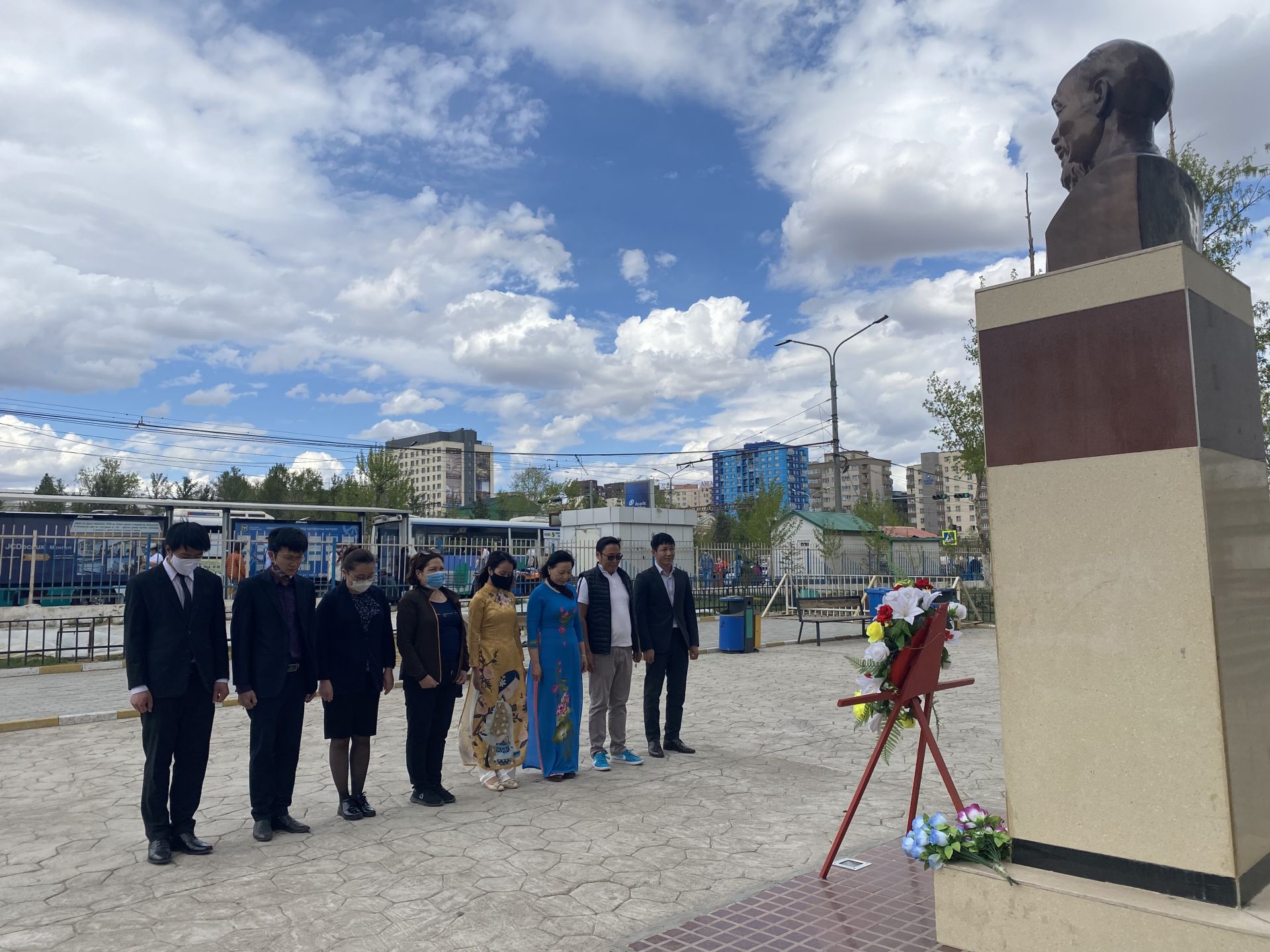 Nhiều hoạt động kỷ niệm 130 năm Ngày sinh Chủ tịch Hồ Chí Minh tại Mông Cổ nhieu hoat dong ky niem 130 nam ngay sinh chu tich ho chi minh tai mong co