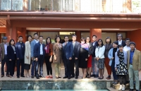 dai su quan viet nam tai nam phi trao qua ho tro phong chong covid 19 cho dia phuong nam phi