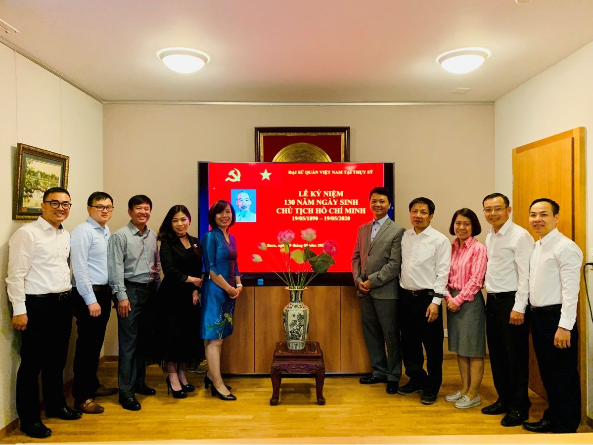 Long trọng tổ chức lễ kỷ niệm 130 năm Ngày sinh của Chủ tịch Hồ Chí Minh tại Thụy Sỹ long trong to chuc le ky niem 130 nam ngay sinh cua chu tich ho chi minh tai thuy sy