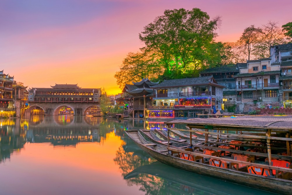 Các hãng hàng không cũng đang ghi nhận sự bùng nổ trong lượng đặt vé máy bay (Nguồn: Pinterest)