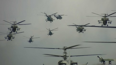 Gần 40 trực thăng Nga diễn tập chuẩn bị cho lễ duyệt binh Ngày Chiến thắng